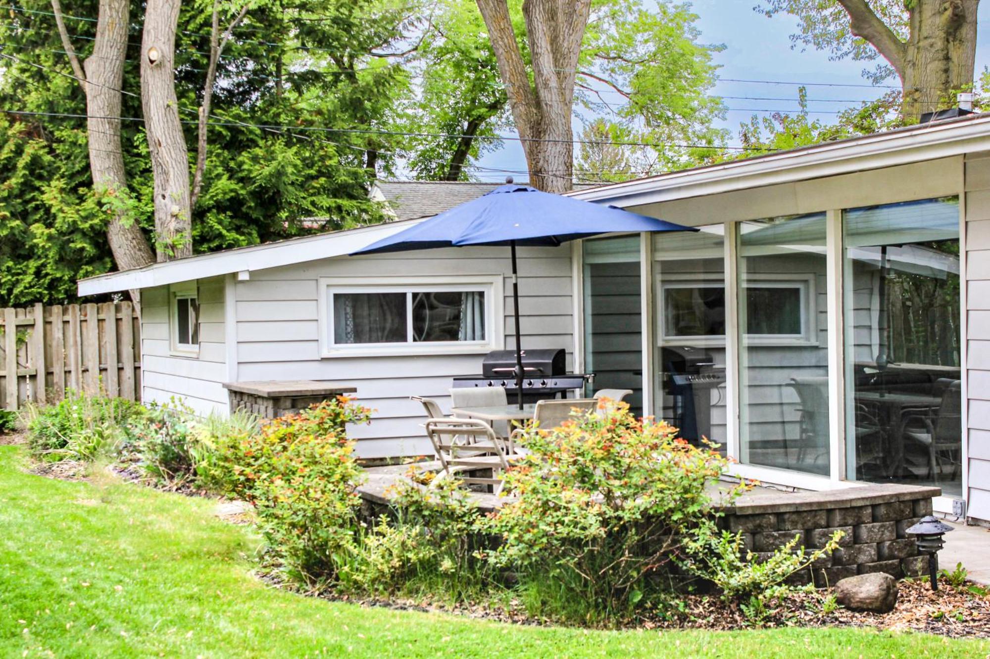 Newly Renovated! Old Homestead Beach Home Huron Exterior photo